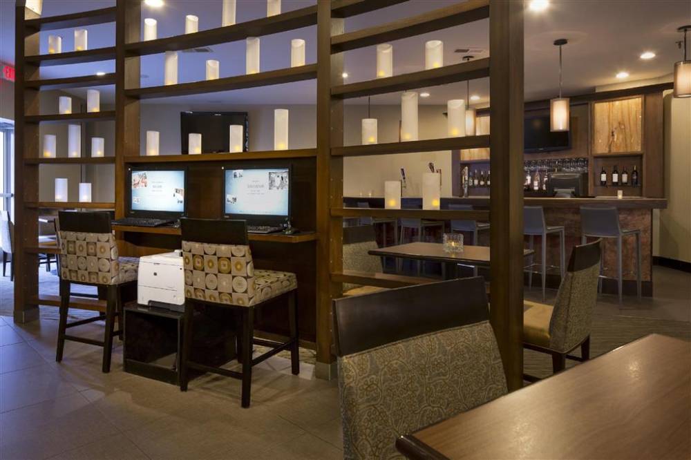 Doubletree By Hilton Raleigh - Brownstone - University 3