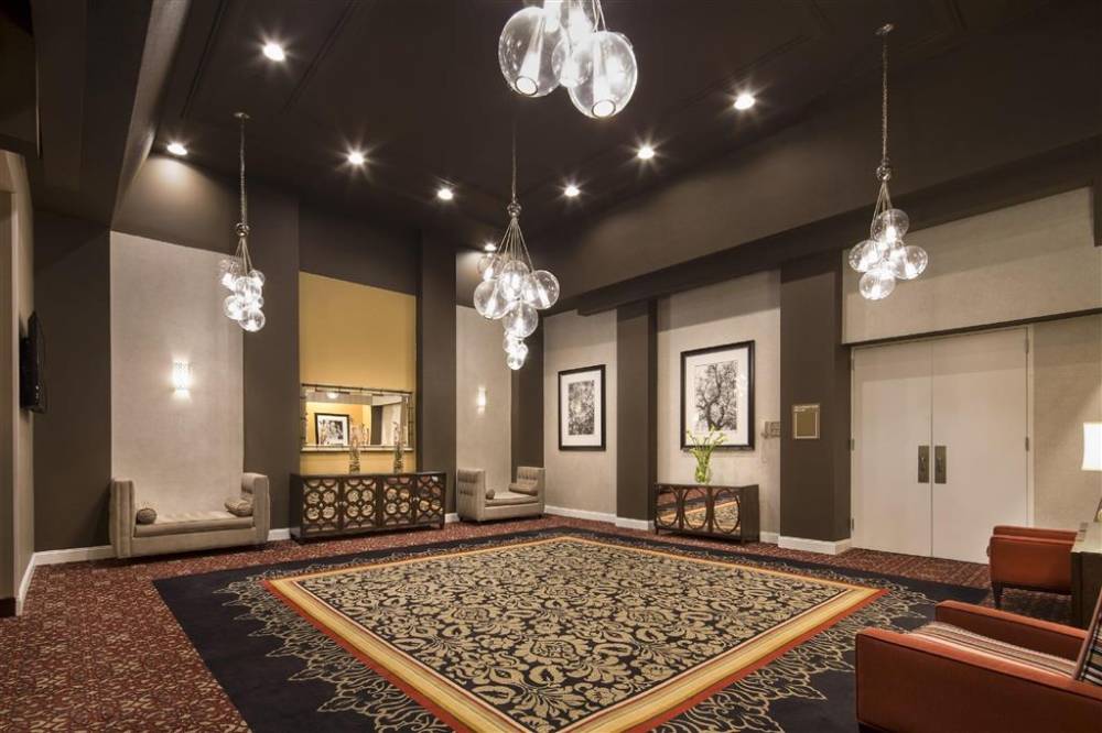 Doubletree By Hilton Raleigh - Brownstone - University 4