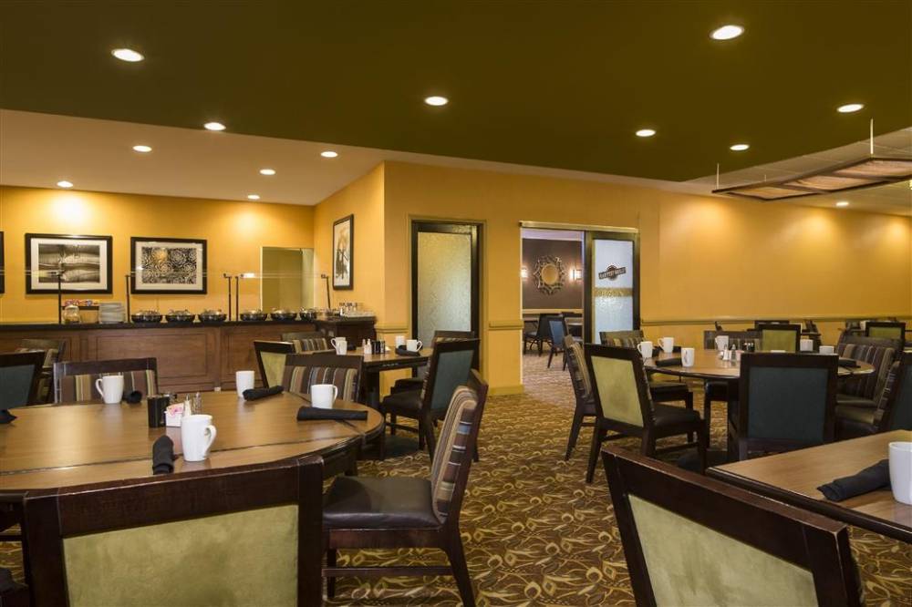 Doubletree By Hilton Raleigh - Brownstone - University 5