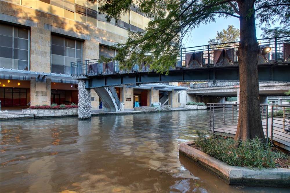 Drury Plaza Hotel San Antonio Riverwalk 2