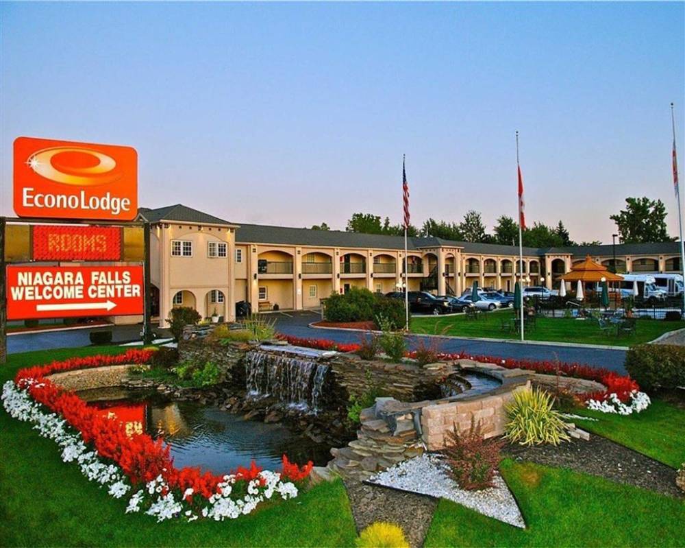 Econo Lodge At The Falls North 2