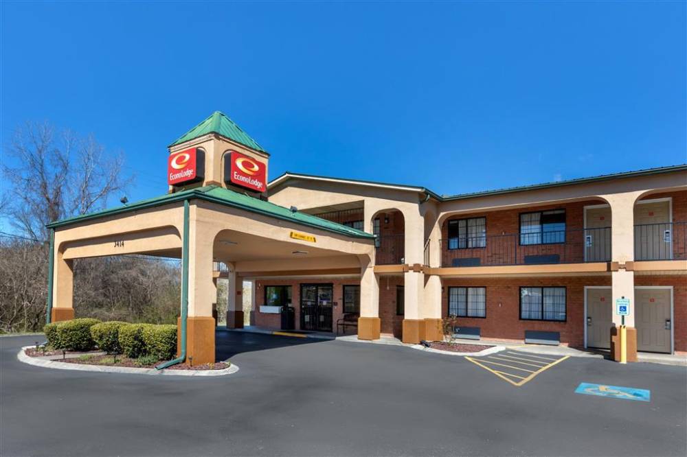 Econo Lodge 2