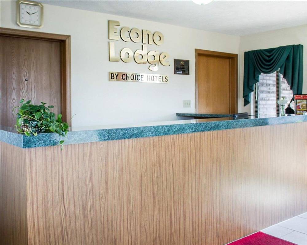 Econo Lodge 6