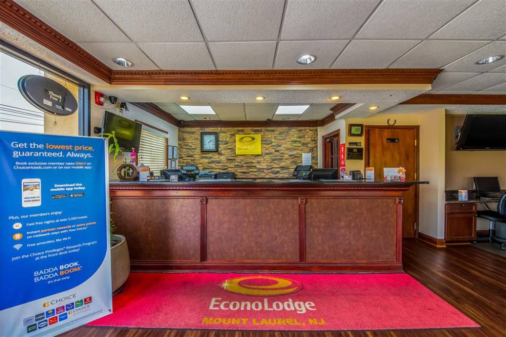 Econo Lodge 2