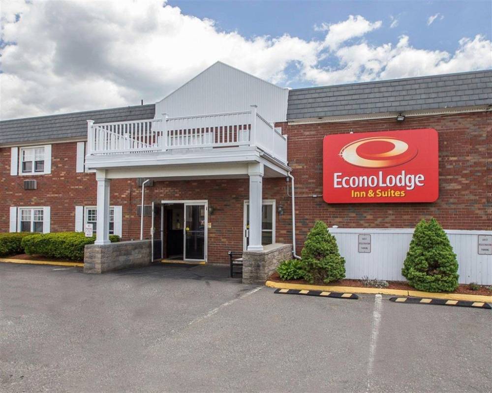 Econo Lodge Airport hotel in Windsor Locks CT