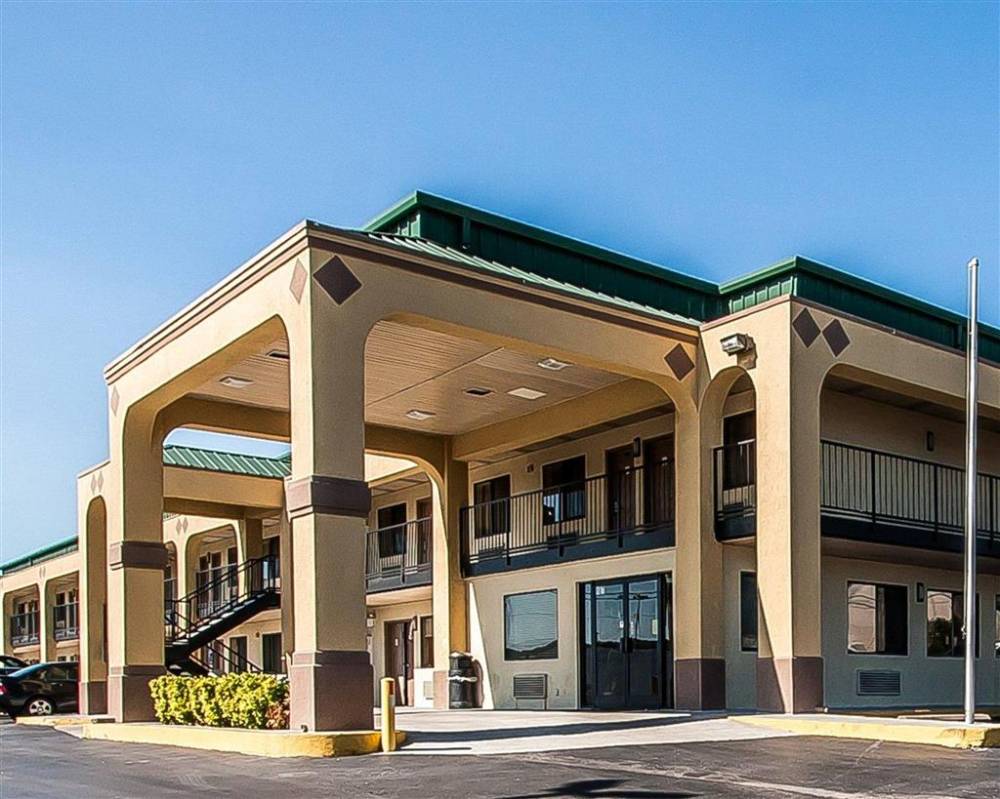 Econo Lodge Inn & Suites Southeast 2