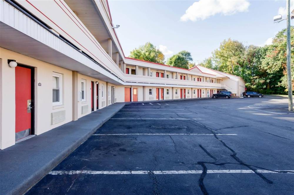 Econo Lodge West Springfield Hwy 5 2