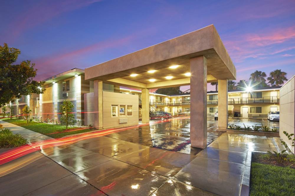 Eden Roc Inn & Suites Anaheim 3