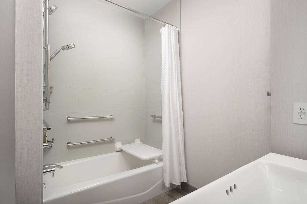 Accessible Bathroom - Tub/Shower Combo