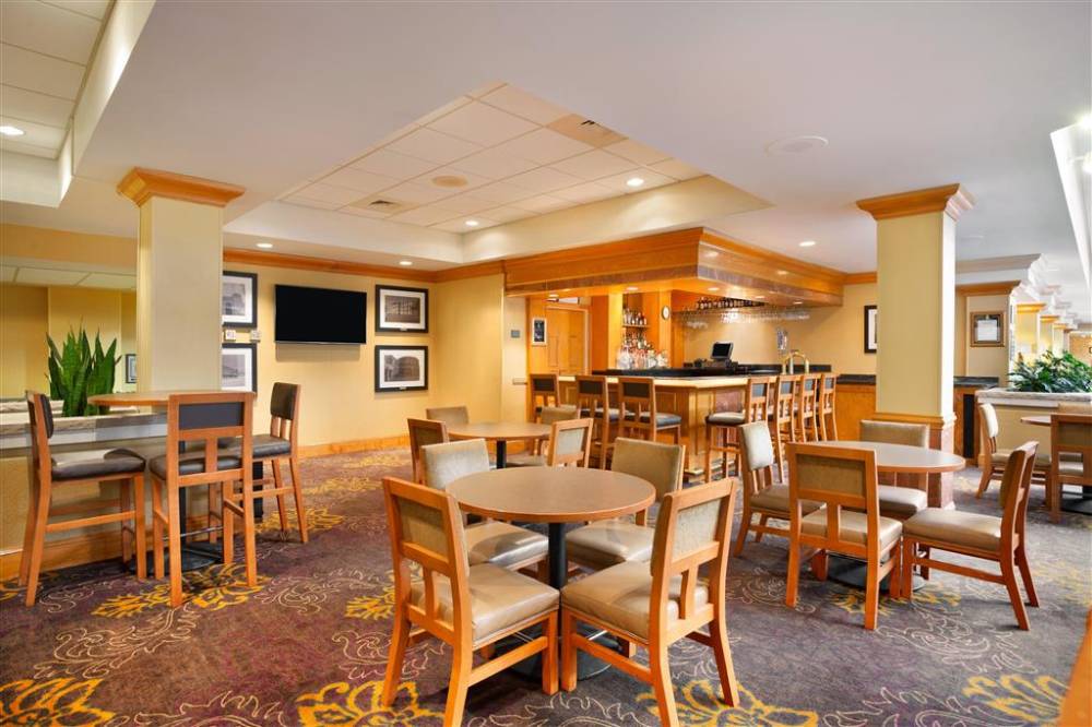 Embassy Suites By Hilton Greensboro Airport 5