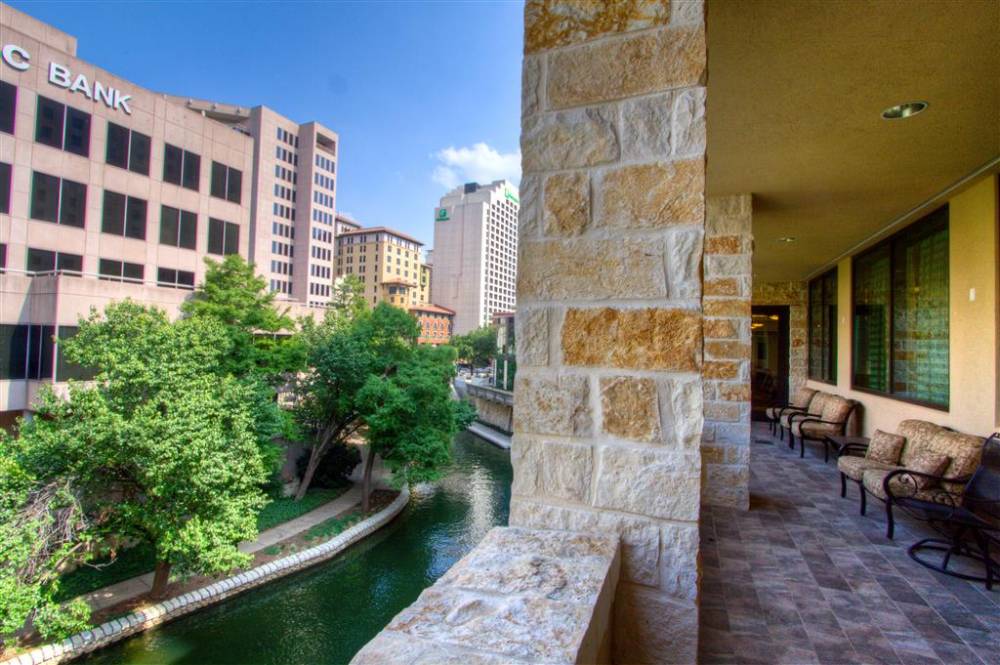 Embassy Suites By Hilton San Antonio Riverwalk Downtown 2