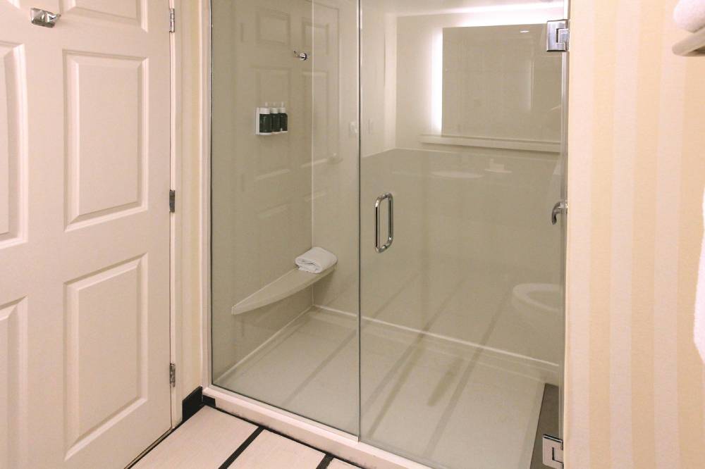 Premium Suite - Shower