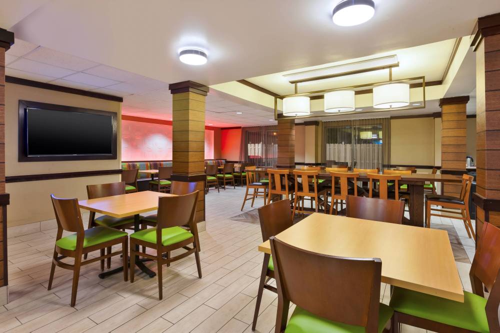 Fairfield Inn And Suites By Marriott Columbus East 10