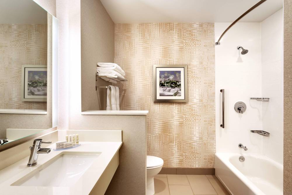 Guest Bathroom with Tub