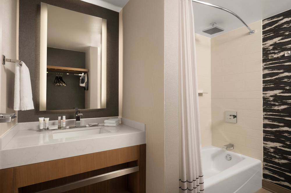 Double/Double Room - Bathroom Tub