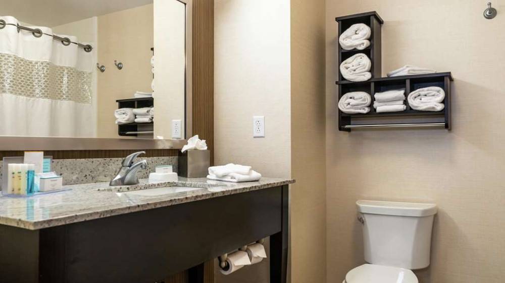 Hampton Inn & Suites Baltimore/woodlawn 7