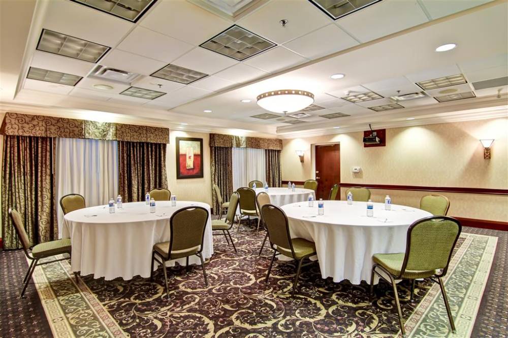 Hampton Inn And Suites By Hilton Guelph 2