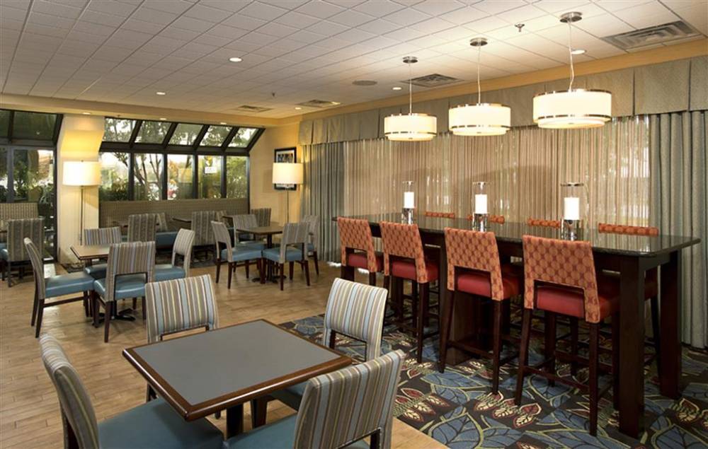 Hampton Inn Fairfax City 2