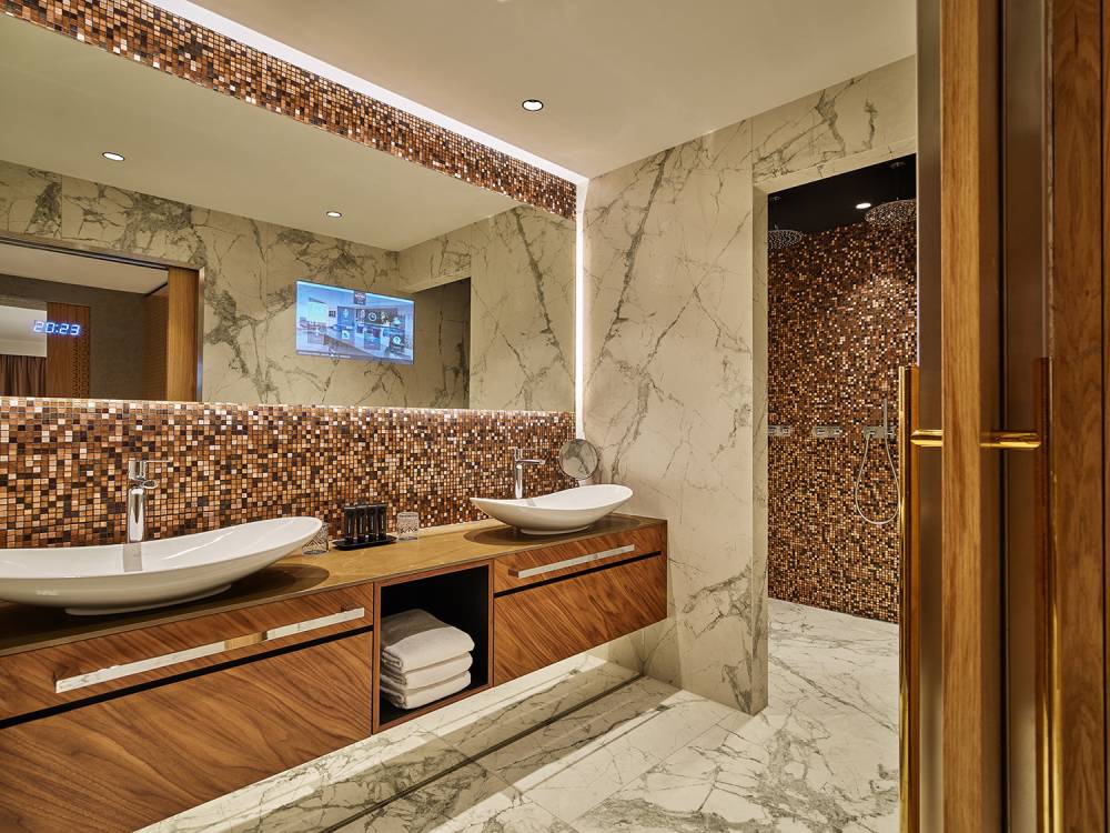 Bathroom Rock Star Suite