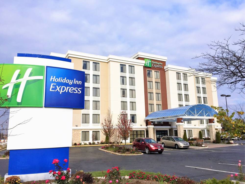 Holiday Inn Exp Arlington Hts 8