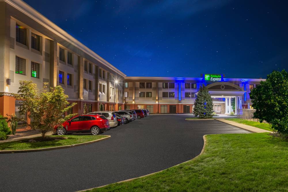 Holiday Inn Exp Bensalem 6