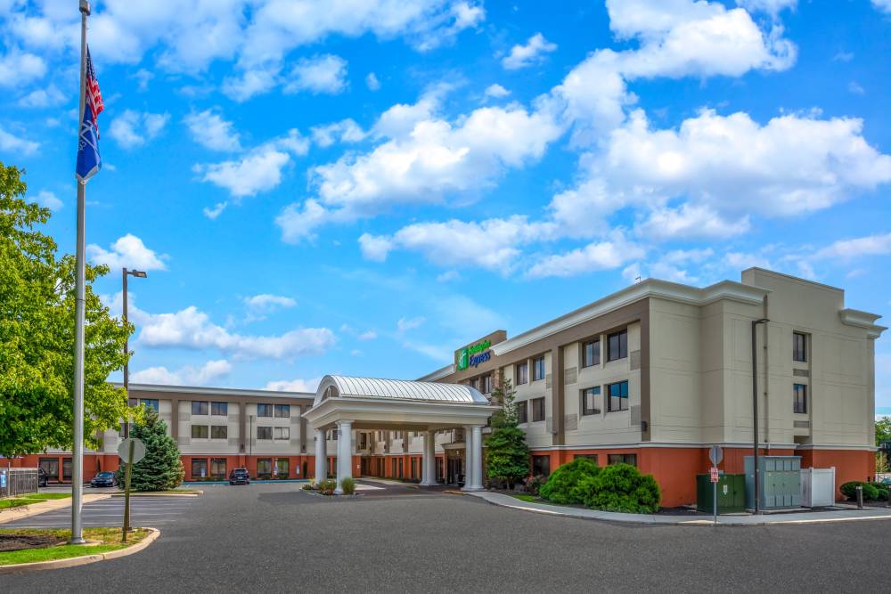 Holiday Inn Exp Bensalem 5