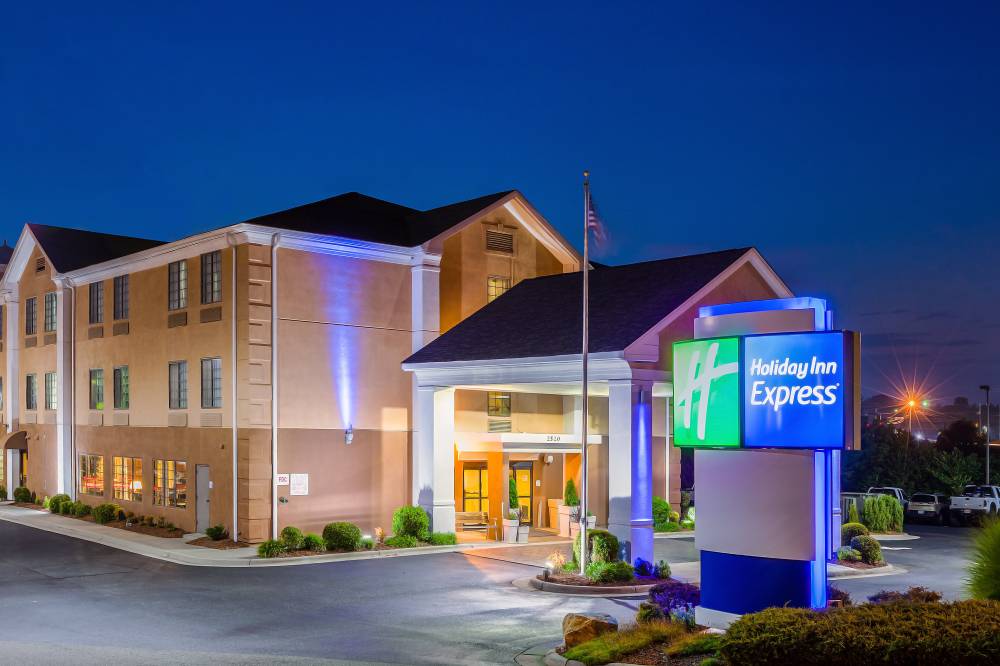 Holiday Inn Exp 8