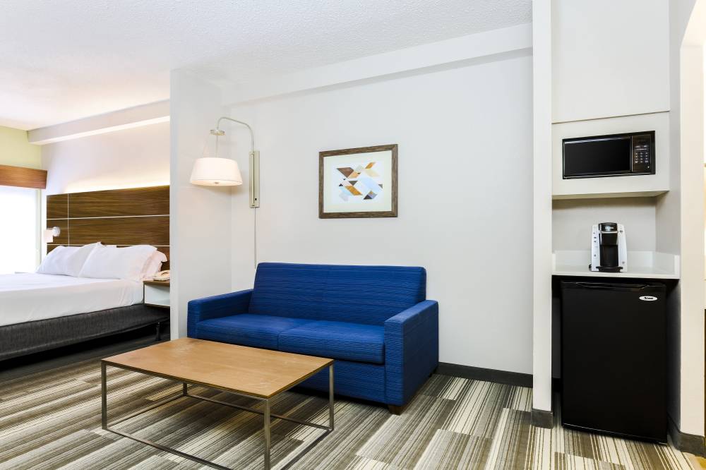 Holiday Inn Exp Langhorne 3