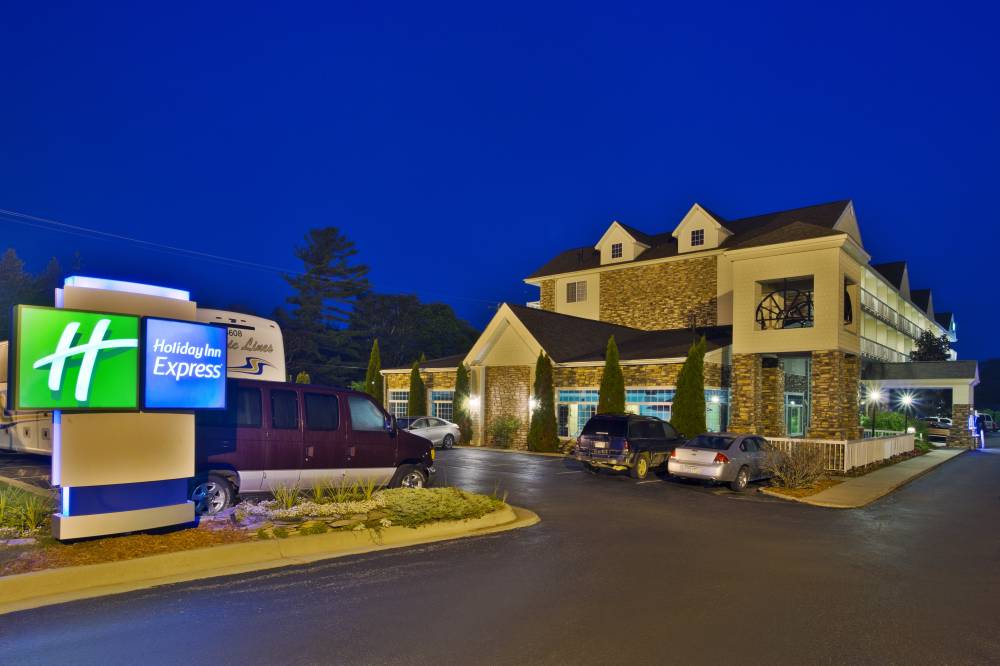 Holiday Inn Exp Mackinaw City 4