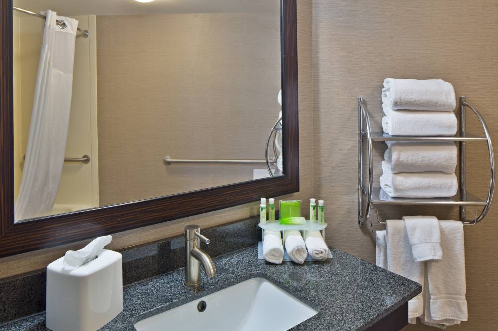 Holiday Inn Exp Ne Harrisburg 7