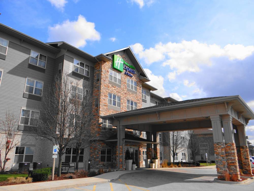 Holiday Inn Exp Roselle 9