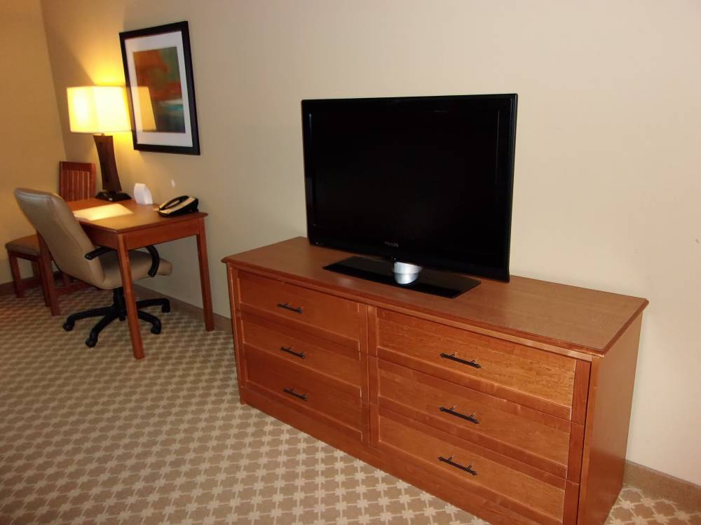 Holiday Inn Exp Roselle 3