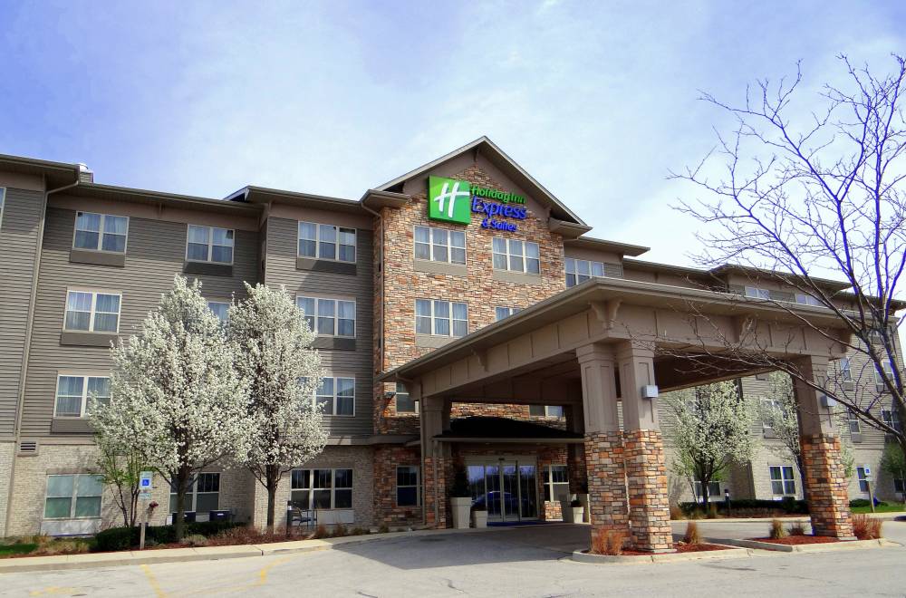 Holiday Inn Exp Roselle 7