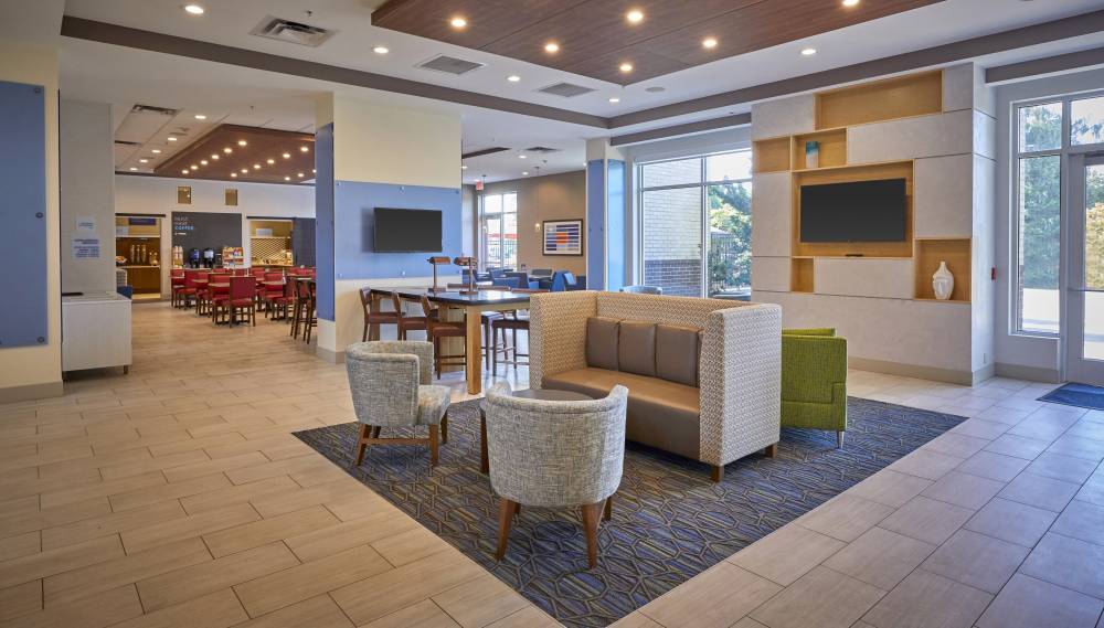 Holiday Inn Exp Springfield 8