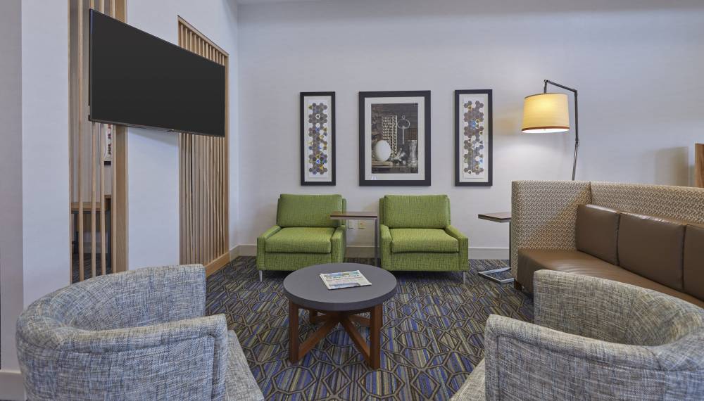 Holiday Inn Exp Springfield 6