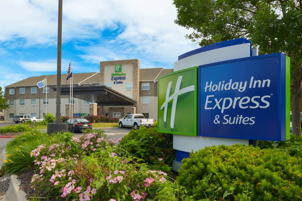 Holiday Inn Exp Stes 120th And Maple 5