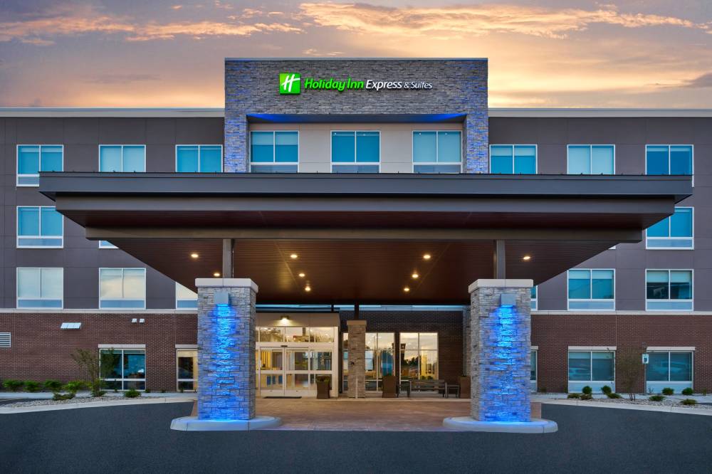 Holiday Inn Exp Stes Airport South 8