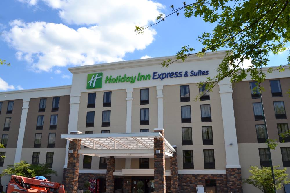 Holiday Inn Exp Stes Antioch 4