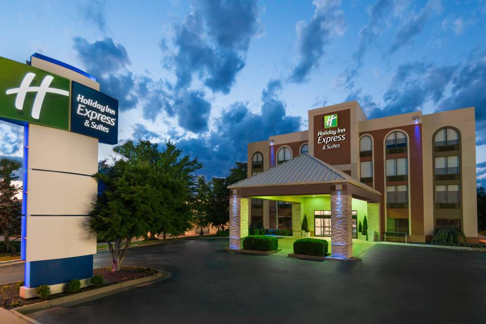 Holiday Inn Exp Stes Bentonvill 8