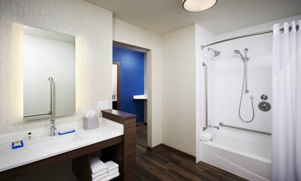 Holiday Inn Exp Stes Brantford 6