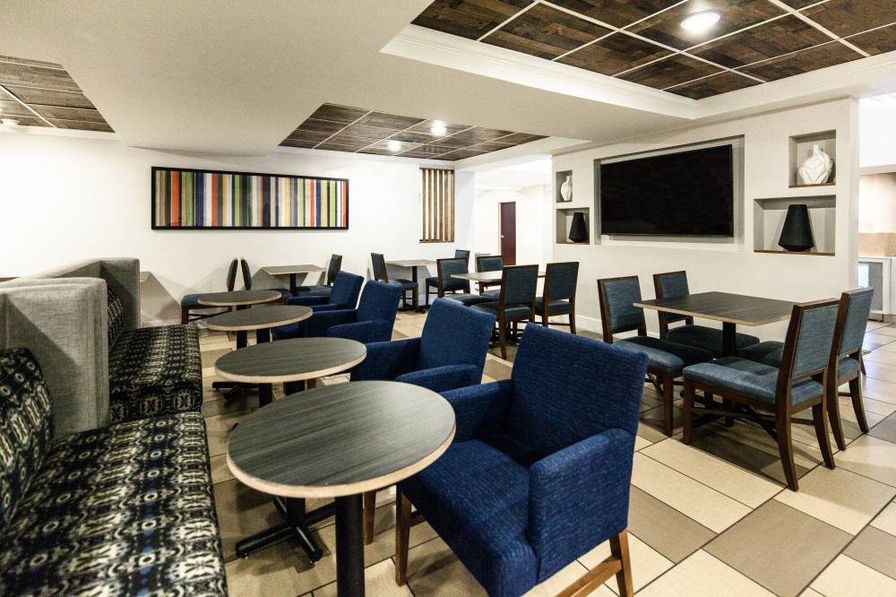 Holiday Inn Exp Stes Brentwood 9