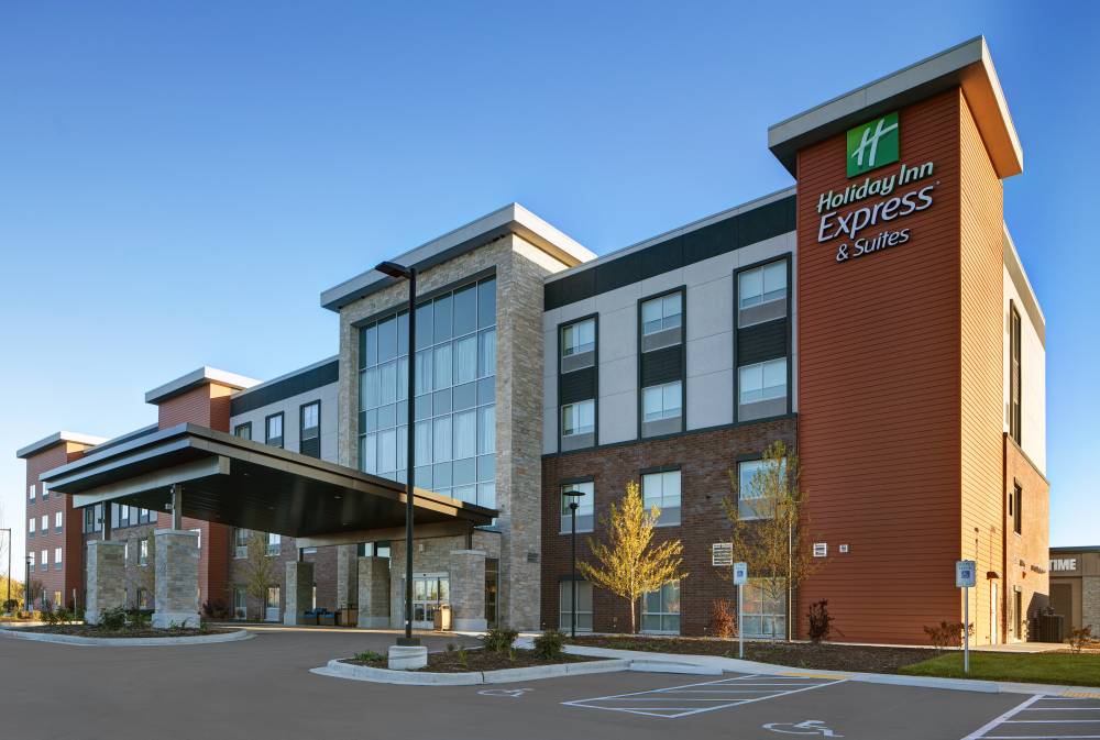 Holiday Inn Exp Stes Brookfield 7