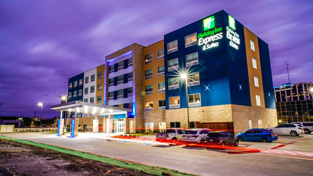 Holiday Inn Exp Stes Dallas Market Ctr 3