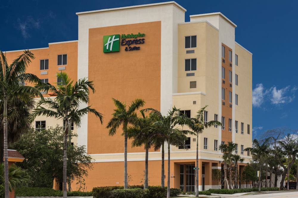 Holiday Inn Exp Stes Dania Beac 2