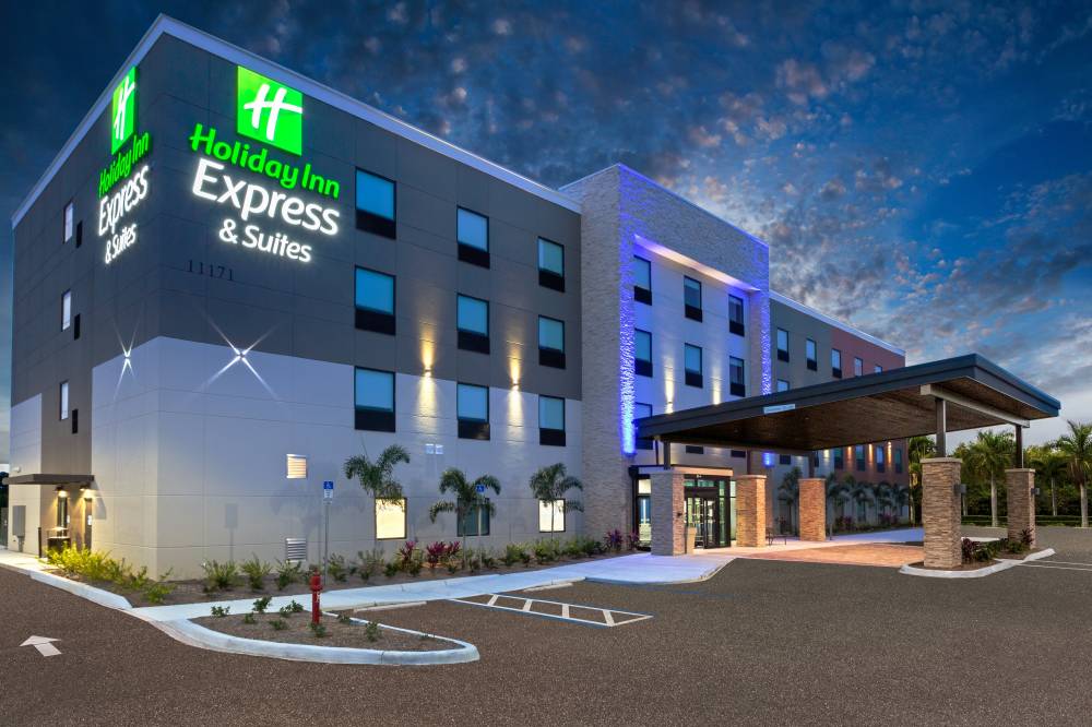 Holiday Inn Exp Stes Ft Myers Beach 10