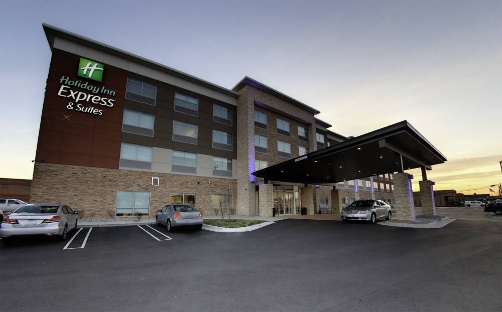 Holiday Inn Exp Stes Livonia 3