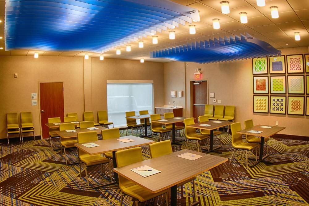 Holiday Inn Exp Stes Livonia 4