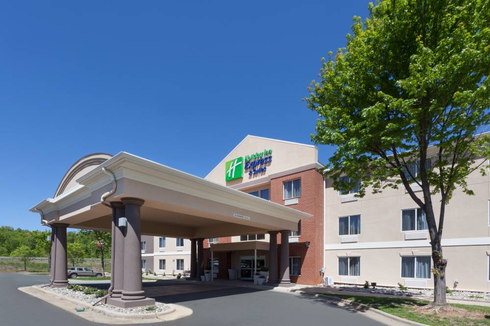 Holiday Inn Exp Stes Mebane 8