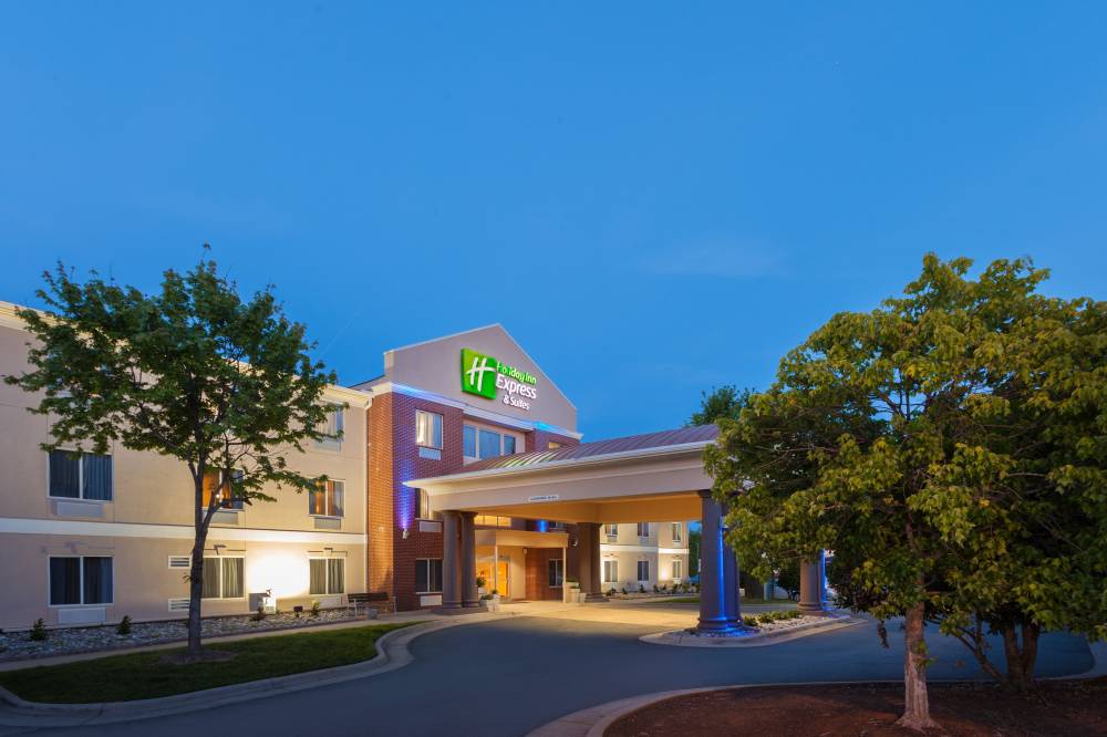 Holiday Inn Exp Stes Mebane 7