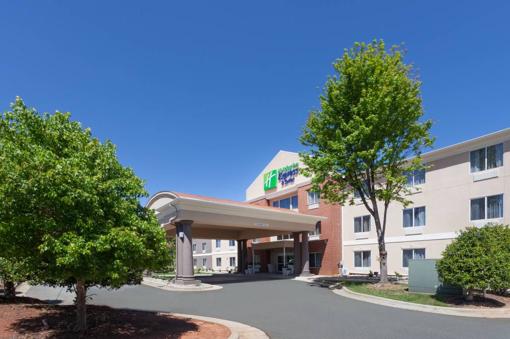 Holiday Inn Exp Stes Mebane 5